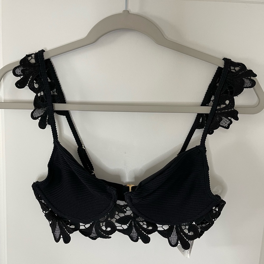 NWOT! Forever 21 Black Lacey Underwire Bikini Top Size S
